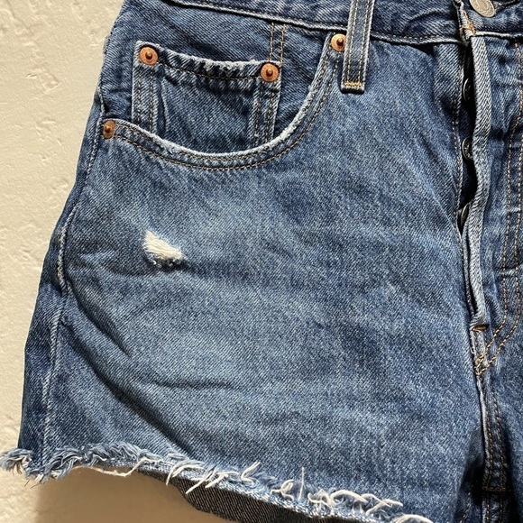 LEVI’S 501 Distressed Denim Shorts size 26 - Picture 6 of 6